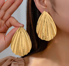  Elegant Gold  Leaf Earrings